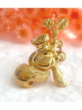 Squirrel + Branch Figural Gold Toned 80's Vintage Costume Jewelry Brooch